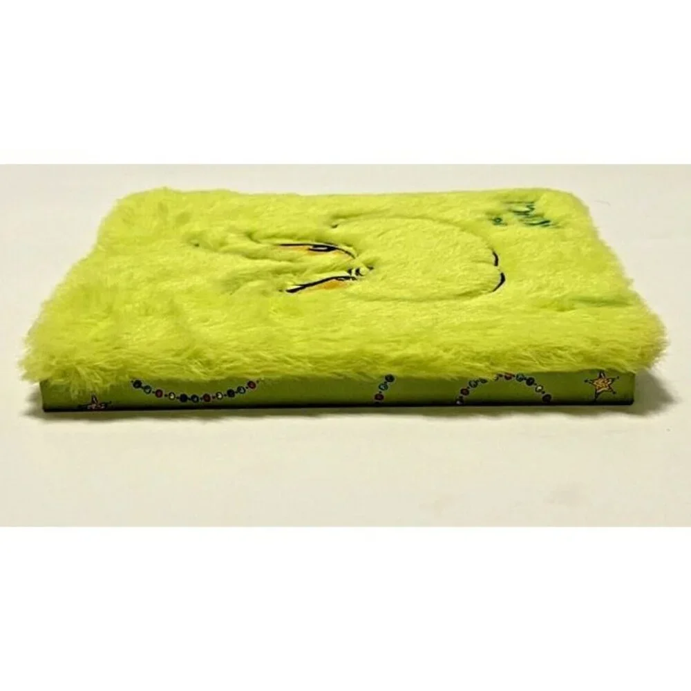 Taste Beauty grinch eyeshadow